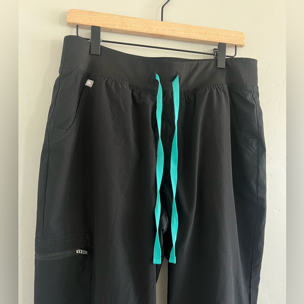 FIGS Technical Collection Jogger Scrubs - Picture 8 of 14